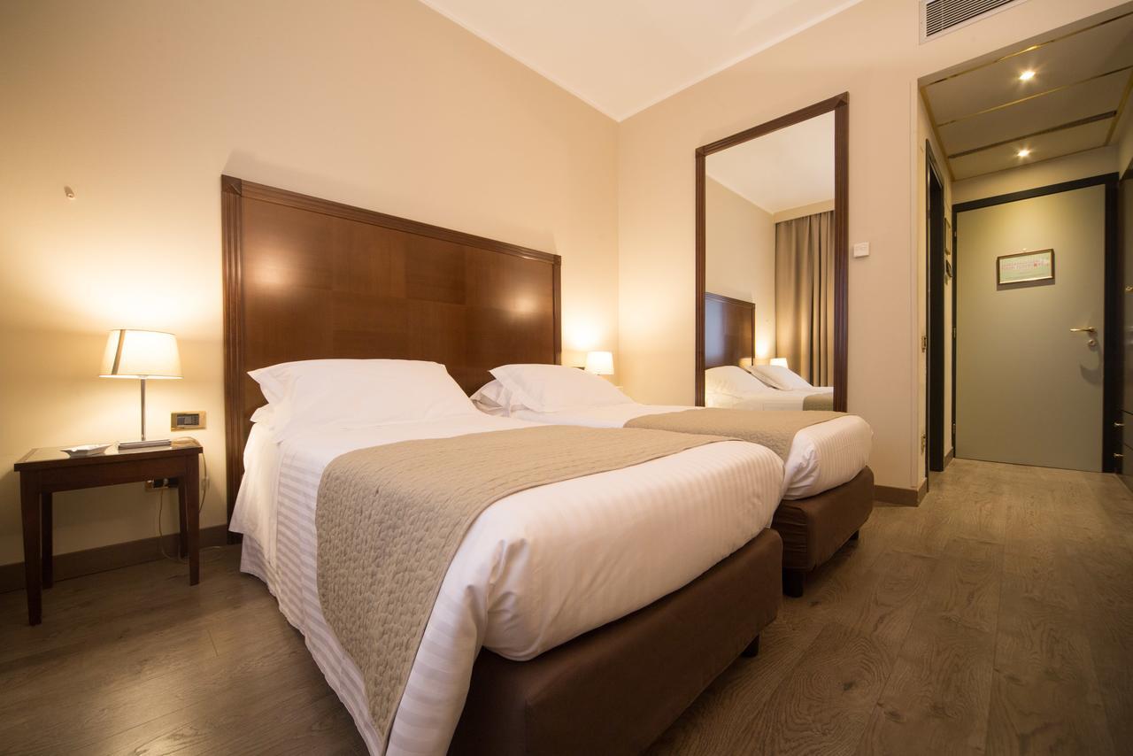 ליסונה Hotel Motel Ascot מראה חיצוני תמונה
